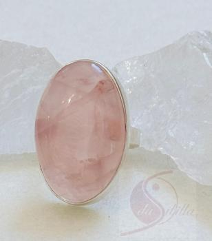 Eleganter Ring mit großem Rosenquarz-Cabochon – variable Größe