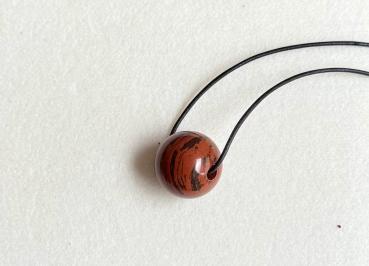 Kugel Roter Jaspis gebohrt – Mut & Energie (25 mm)